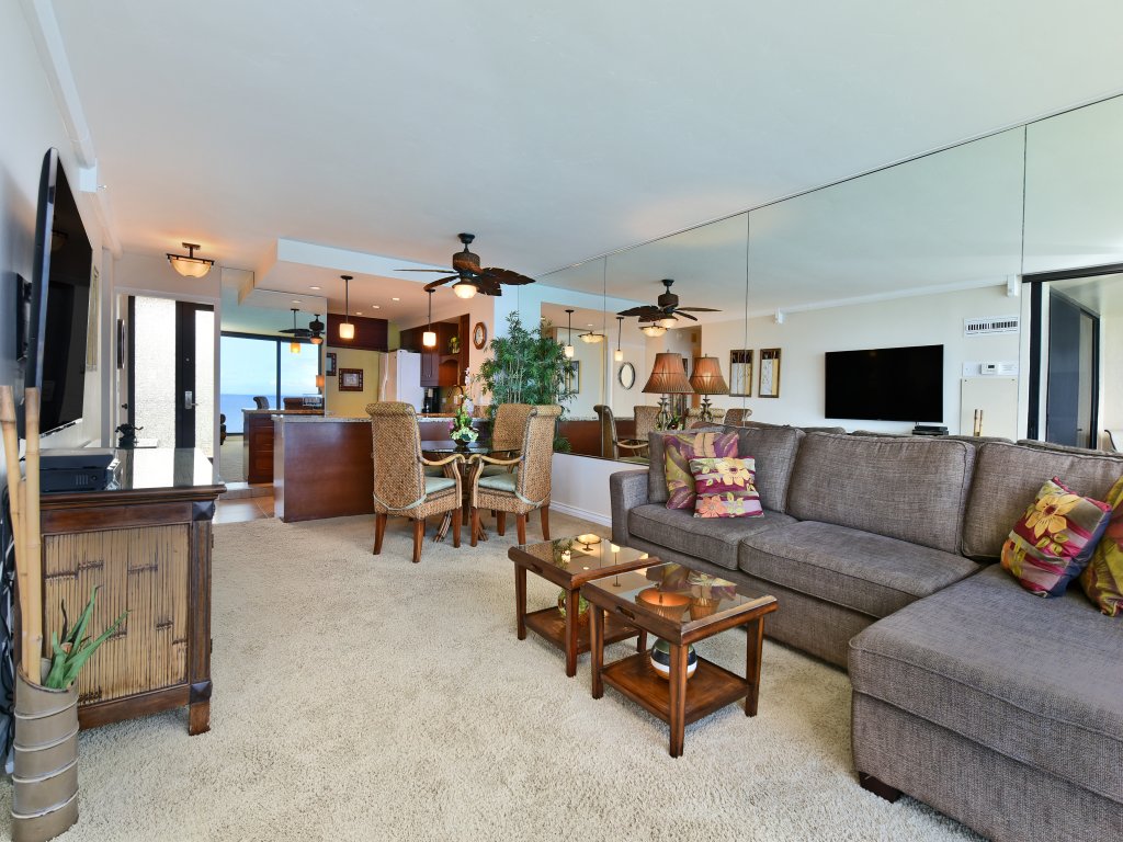 The Mahana #1217 Vacation Rental in Lahaina - RedAwning