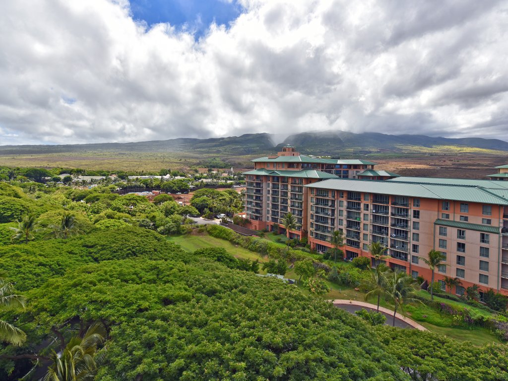 The Mahana #1217 Vacation Rental in Lahaina - RedAwning