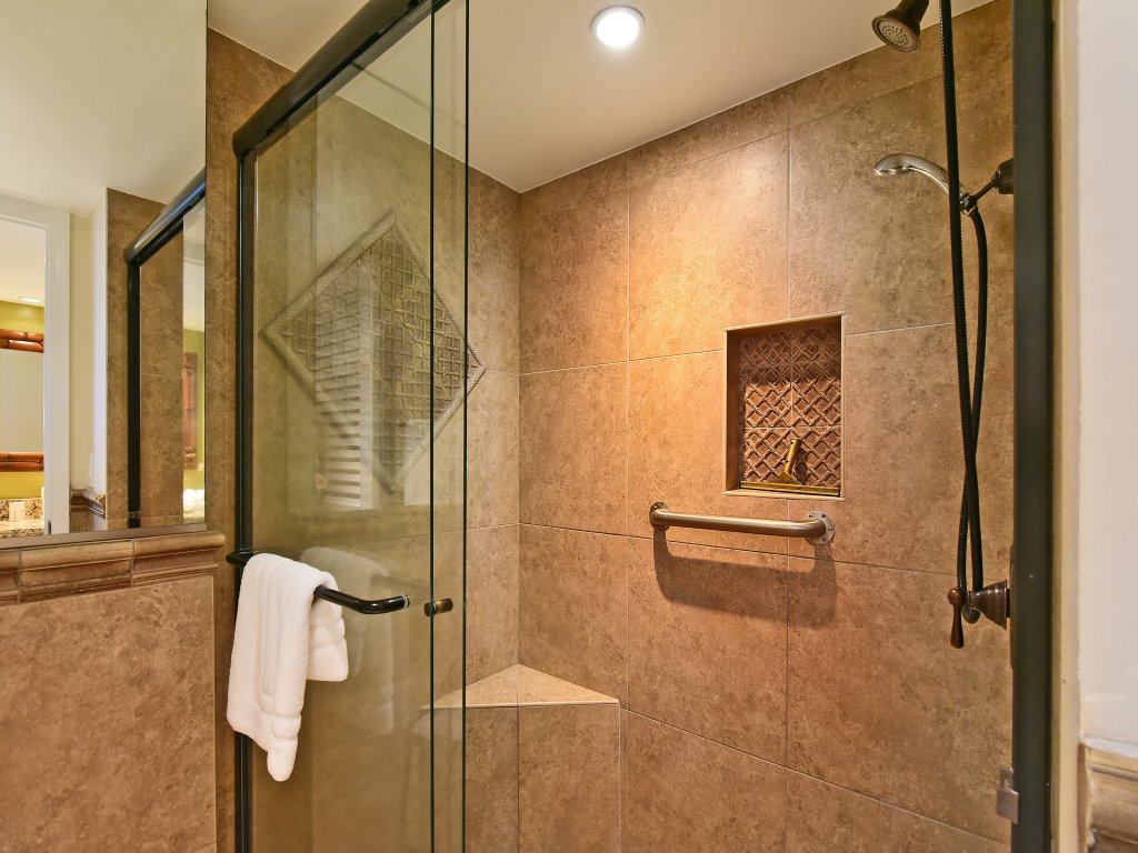 The Mahana #1217 Vacation Rental in Lahaina - RedAwning