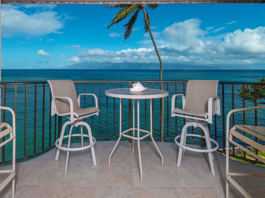 Kahana Reef #402 Vacation Rental in Lahaina - RedAwning