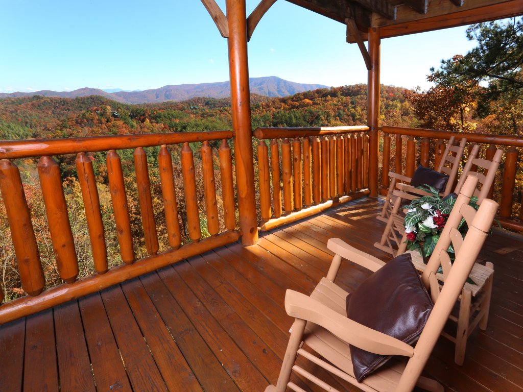 Enourmous Luxury Mountain Cabin Vacation Rental in Sevierville - RedAwning