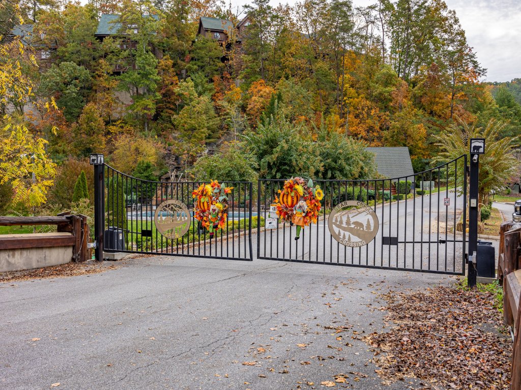 Spacious Mountain Cabin Perfect for Relaxing Vacation Rental in Sevierville - RedAwning