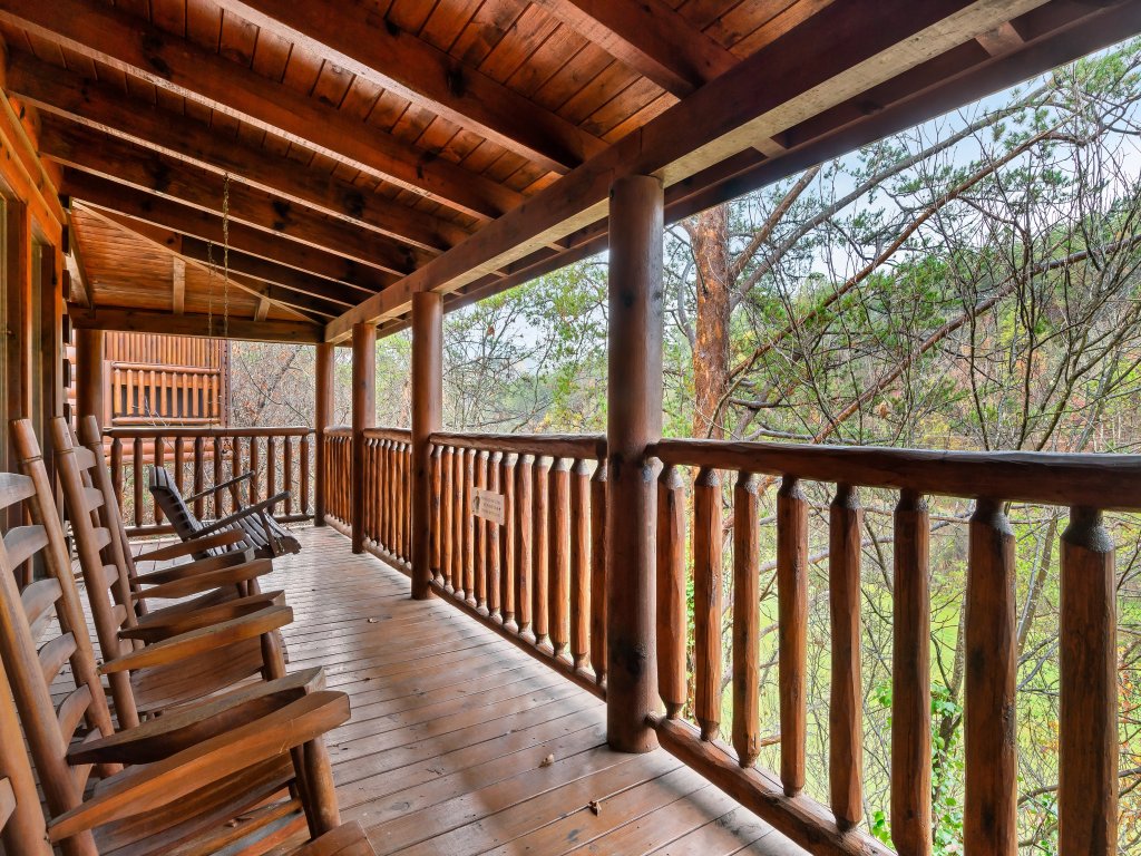 Spacious Mountain Cabin Perfect for Relaxing Vacation Rental in Sevierville - RedAwning