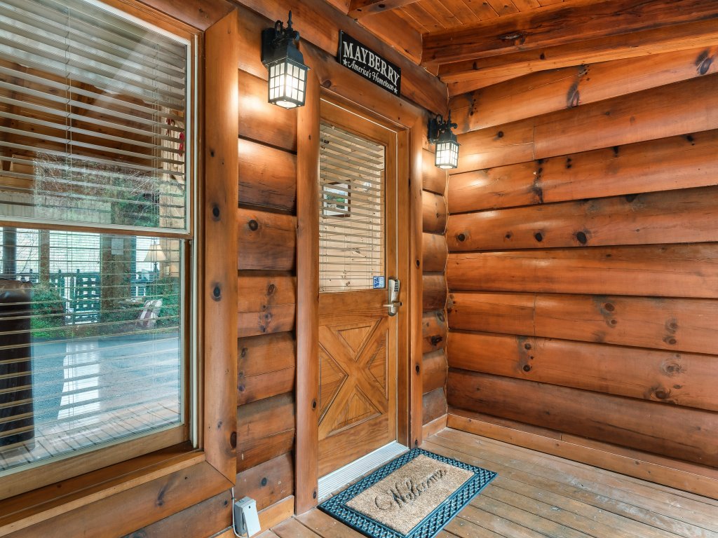 Spacious Mountain Cabin Perfect for Relaxing Vacation Rental in Sevierville - RedAwning
