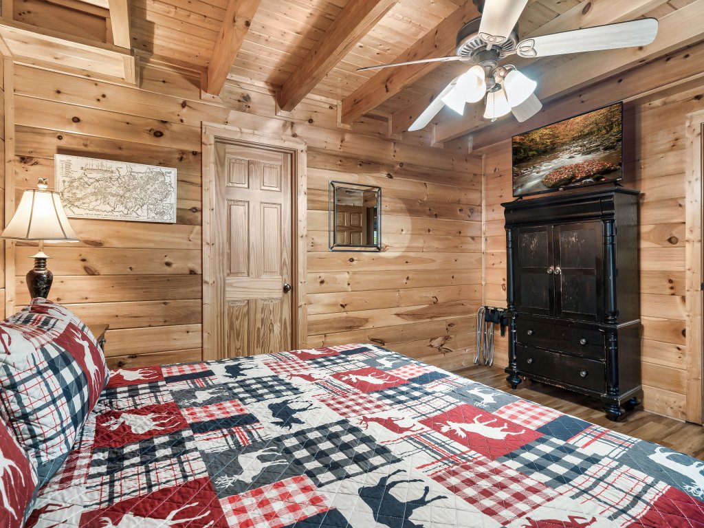 Spacious Mountain Cabin Perfect for Relaxing Vacation Rental in Sevierville - RedAwning