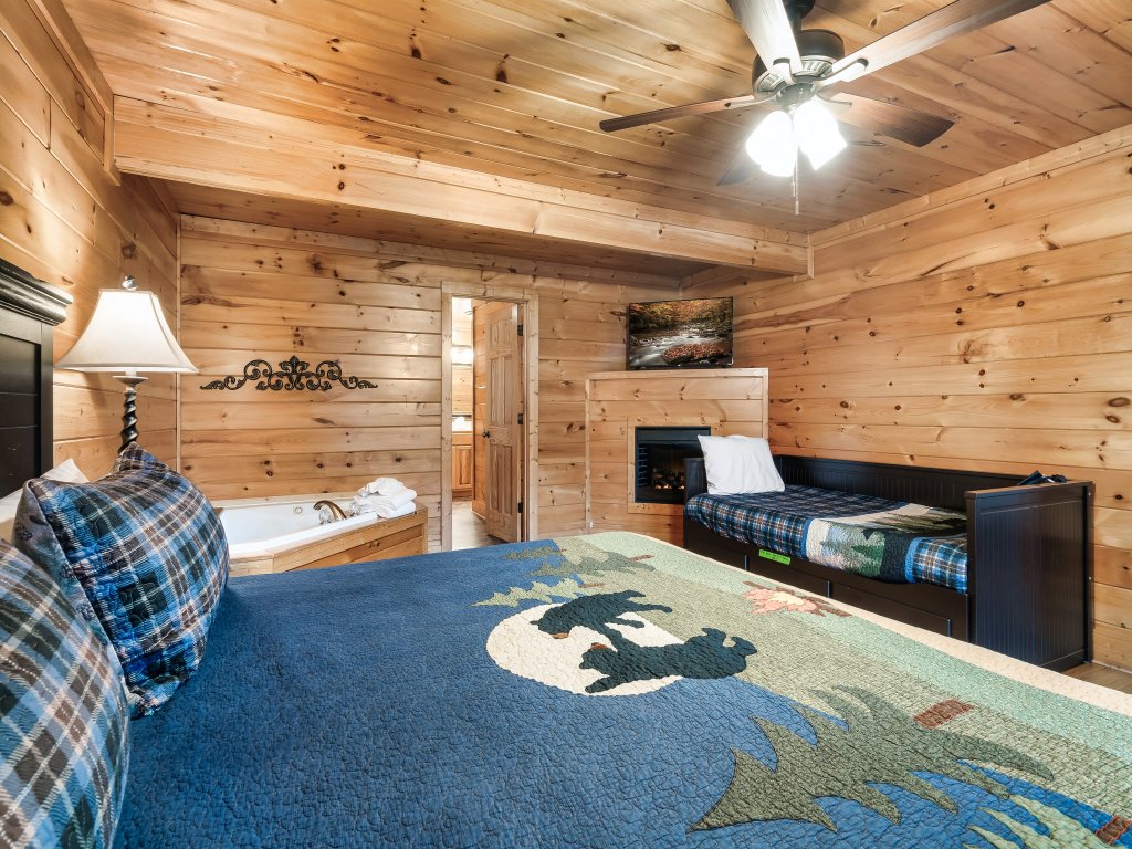 Spacious Mountain Cabin Perfect for Relaxing Vacation Rental in Sevierville - RedAwning