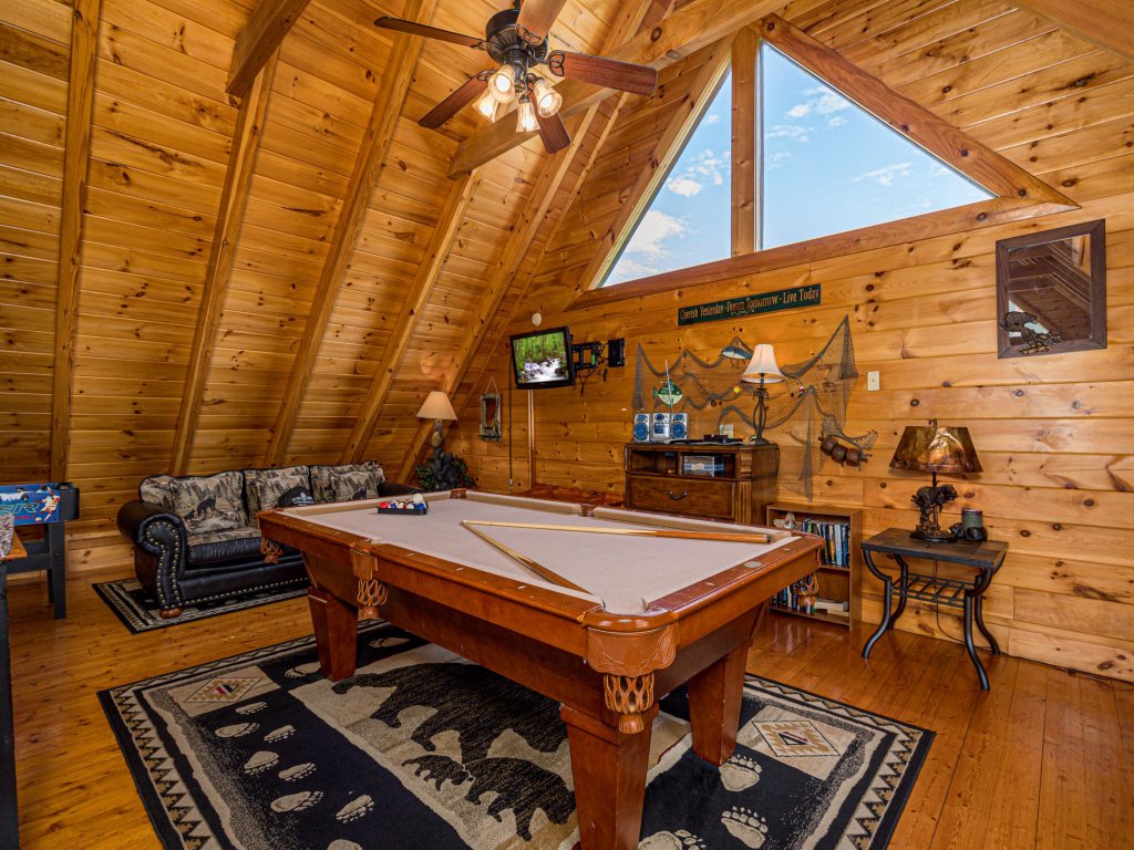 Luxurious Family Mountain Cabin Vacation Rental in Sevierville - RedAwning