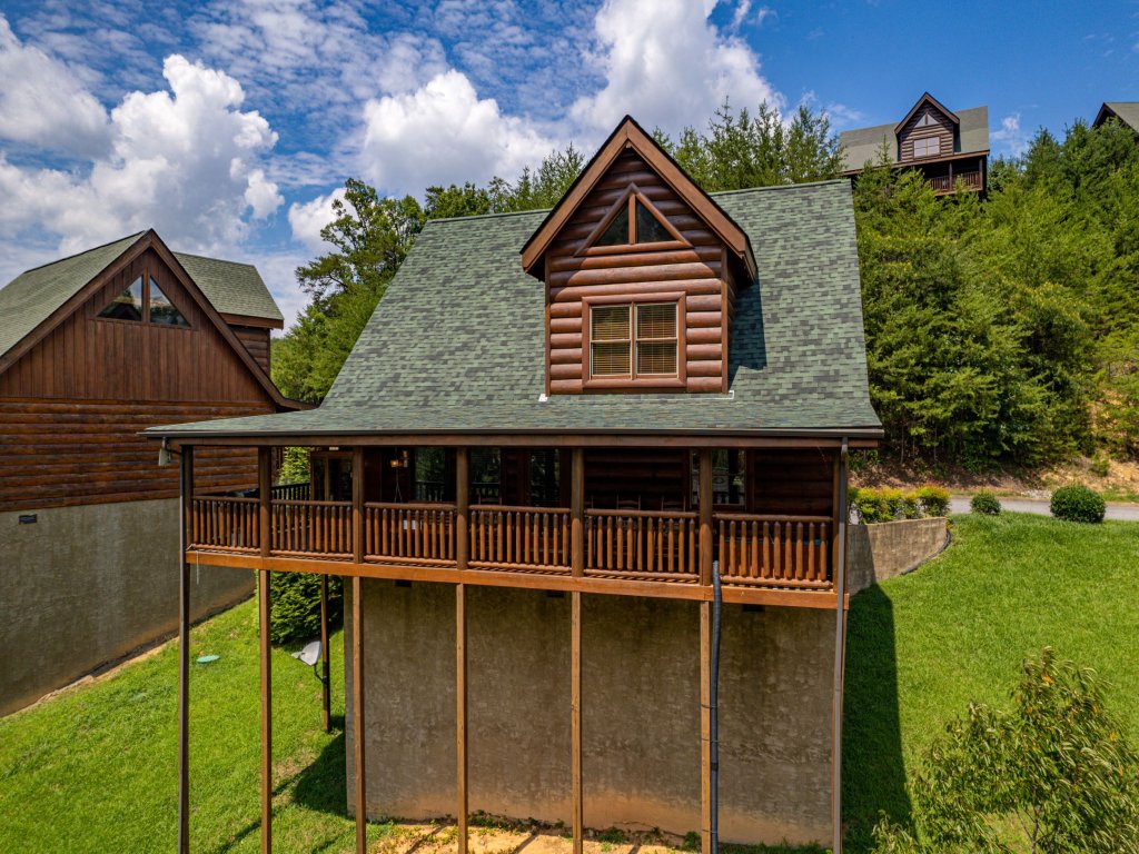 Luxurious Family Mountain Cabin Vacation Rental in Sevierville - RedAwning