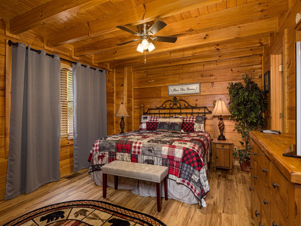 Luxurious Family Mountain Cabin Vacation Rental in Sevierville - RedAwning