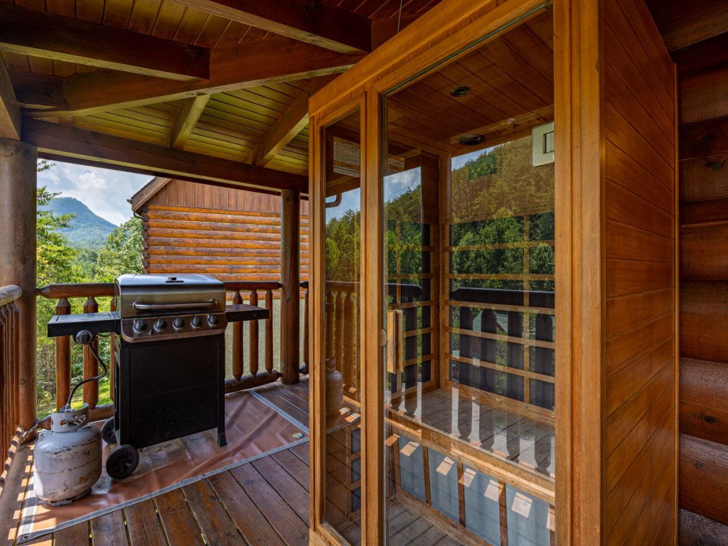 Luxurious Family Mountain Cabin Vacation Rental in Sevierville - RedAwning