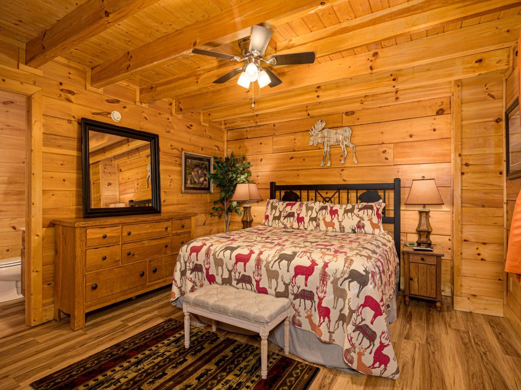 Luxurious Family Mountain Cabin Vacation Rental in Sevierville - RedAwning