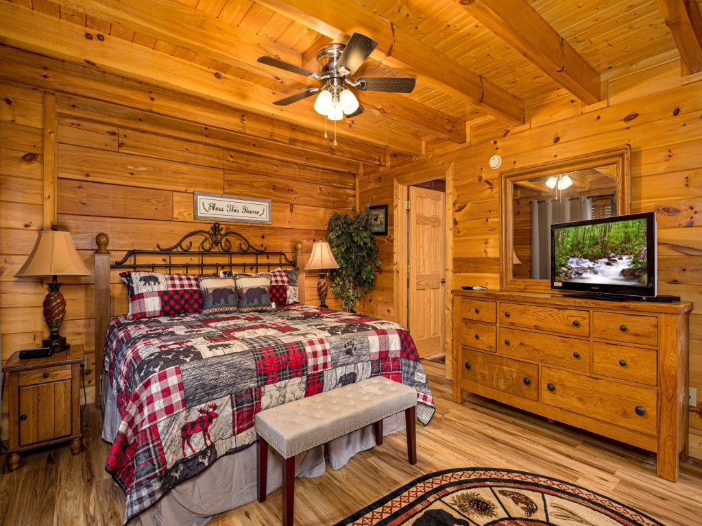 Luxurious Family Mountain Cabin Vacation Rental in Sevierville - RedAwning