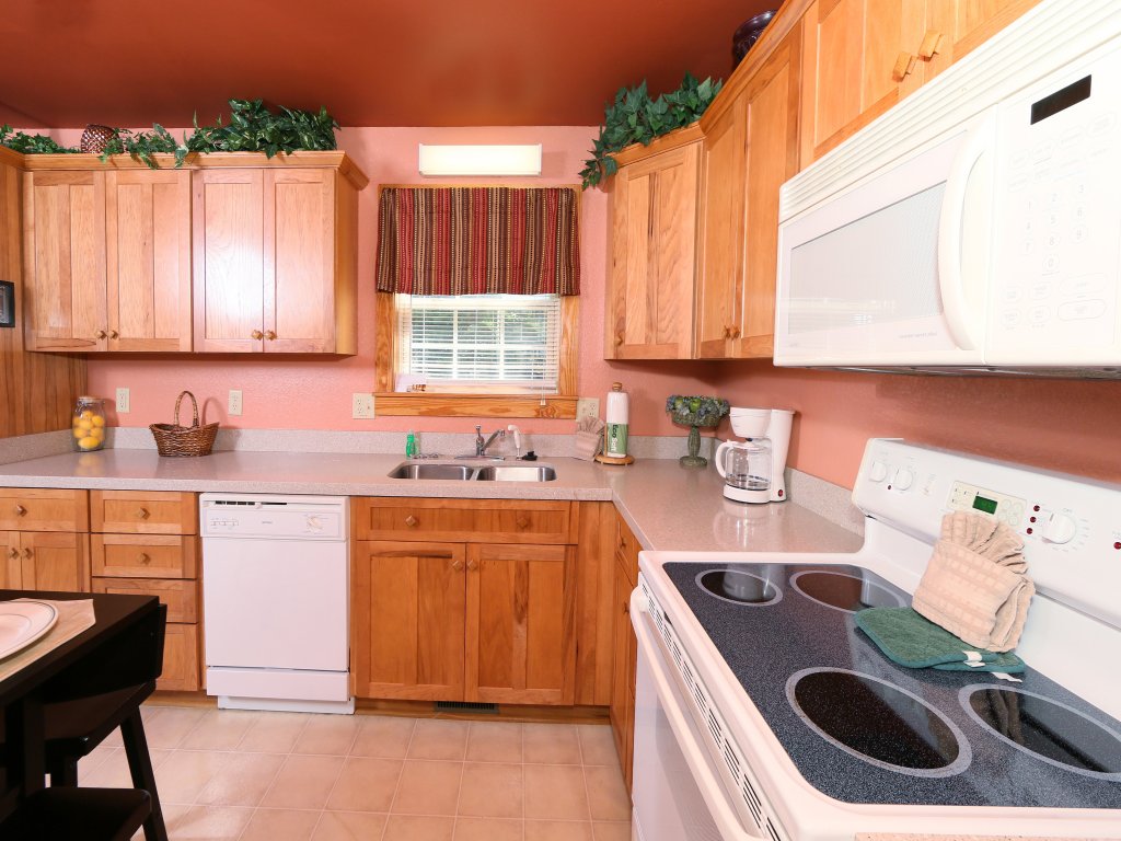 Perfectly located Chalet for your Mountain Retreat Vacation Rental in Pigeon Forge - RedAwning