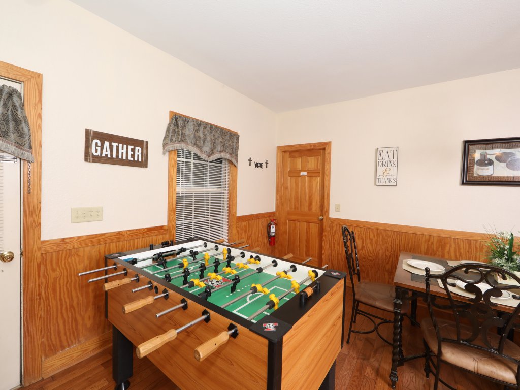 Comfy Chalet with Retreat Atmosphere Vacation Rental in Pigeon Forge - RedAwning