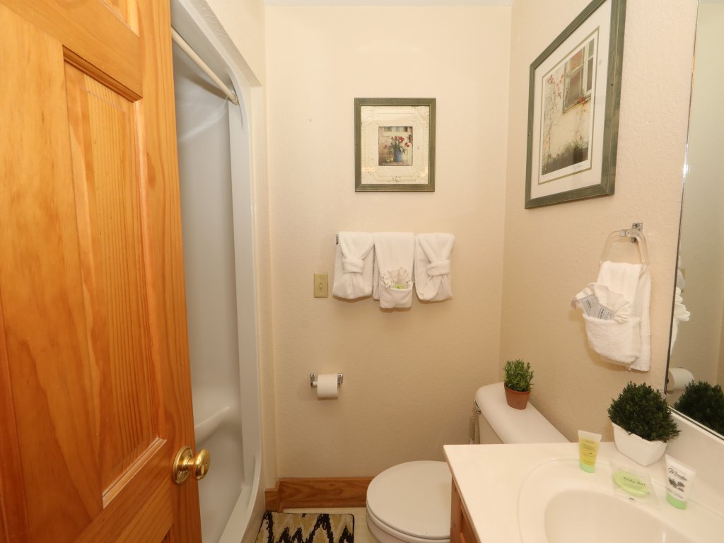 Comfy Chalet with Retreat Atmosphere Vacation Rental in Pigeon Forge - RedAwning