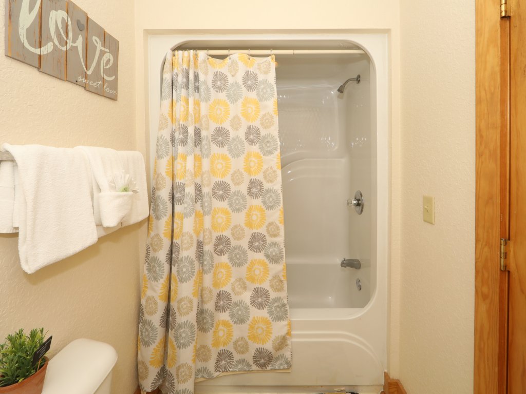 Comfy Chalet with Retreat Atmosphere Vacation Rental in Pigeon Forge - RedAwning