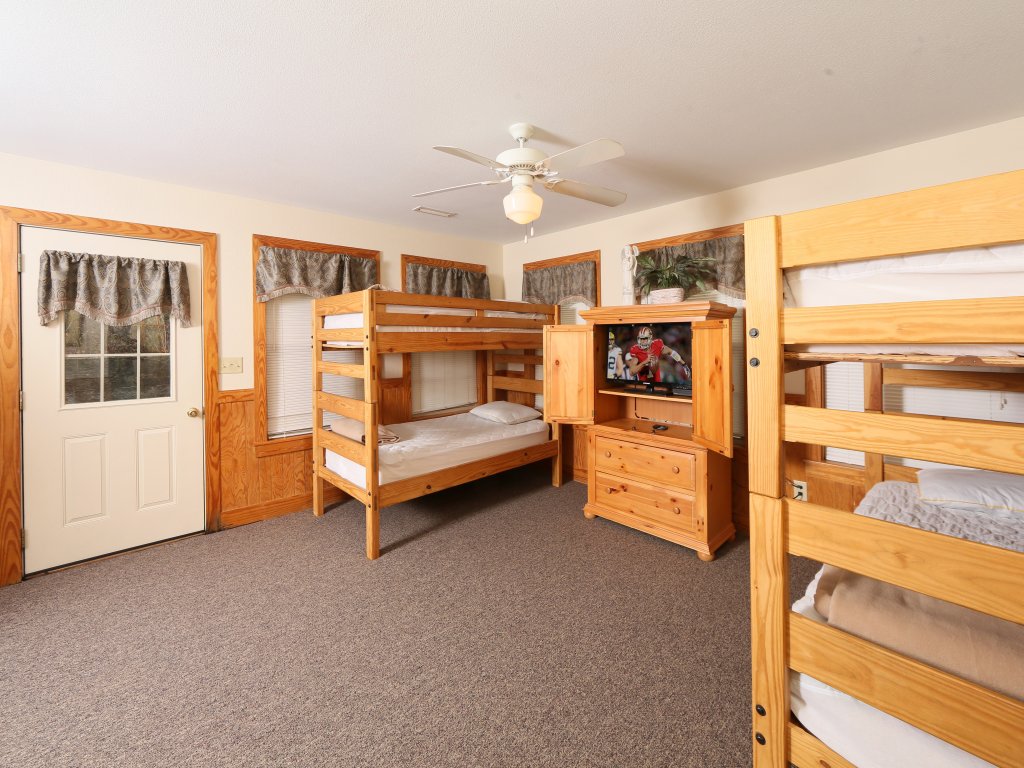 Quiet Chalet perfect for your Mountain Vacation Vacation Rental in Pigeon Forge - RedAwning