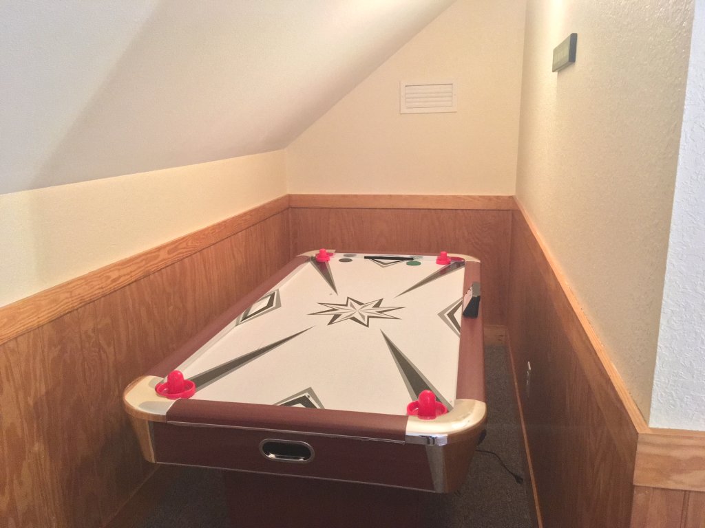 Homey Chalet perfect for your Mountain Retreat Vacation Rental in Pigeon Forge - RedAwning