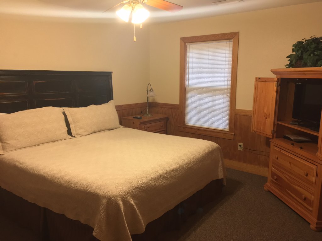 Homey Chalet perfect for your Mountain Retreat Vacation Rental in Pigeon Forge - RedAwning
