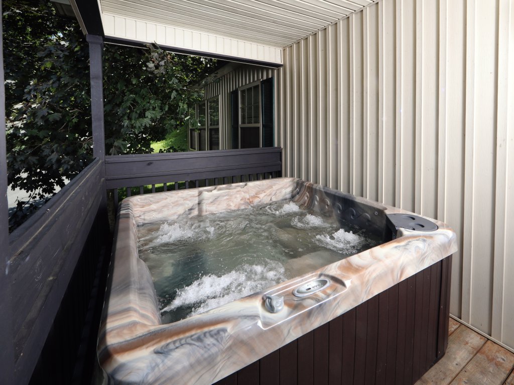 Homey Chalet perfect for your Mountain Retreat Vacation Rental in Pigeon Forge - RedAwning