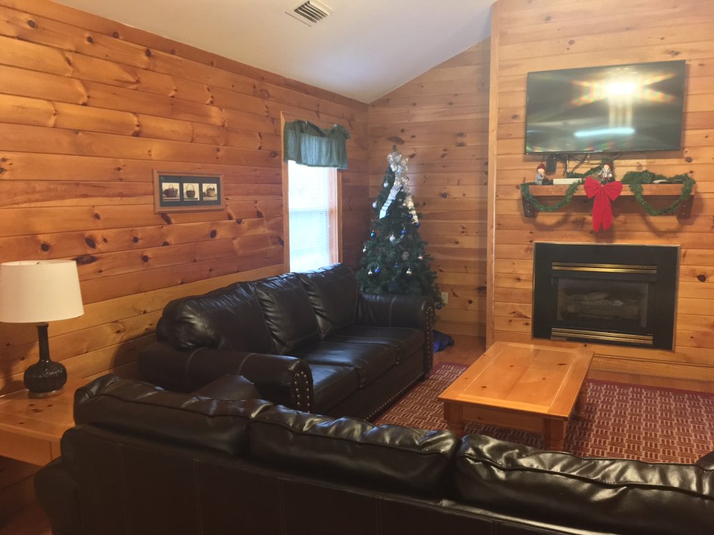 Homey Chalet perfect for your Mountain Retreat Vacation Rental in Pigeon Forge - RedAwning
