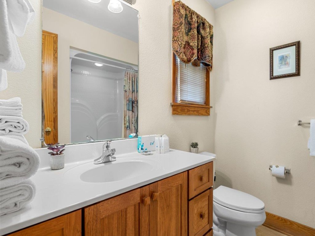 Enjoy the comforts of home in this Mountain Retreat condo Vacation Rental in Pigeon Forge - RedAwning