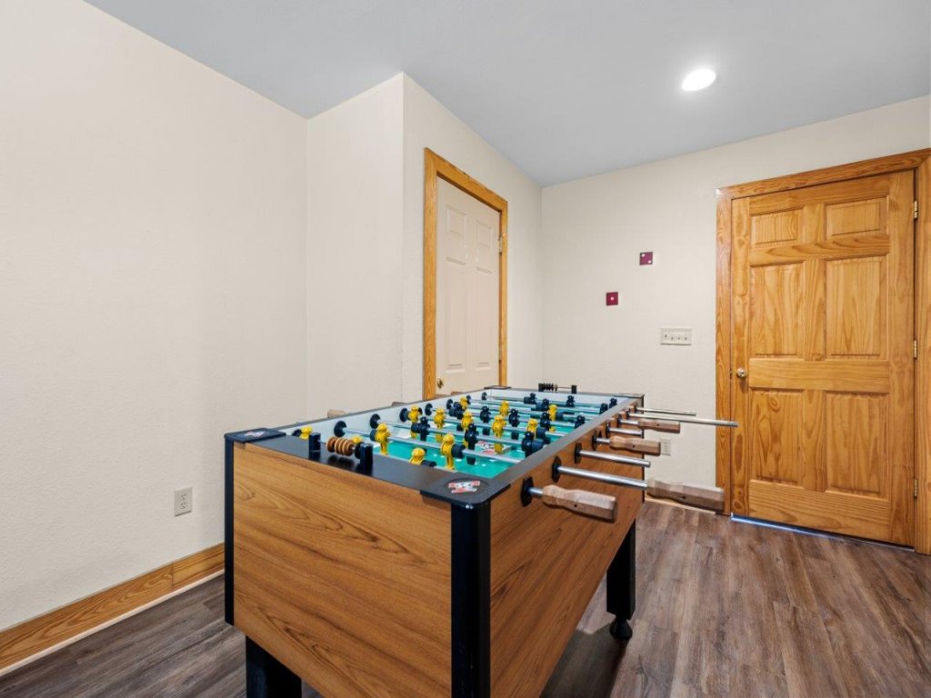 Enjoy the comforts of home in this Mountain Retreat condo Vacation Rental in Pigeon Forge - RedAwning