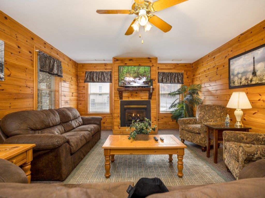 Unique Condo for your perfect Mountain Getaway Vacation Rental in Pigeon Forge - RedAwning
