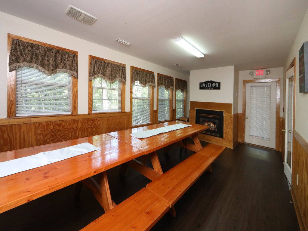 Spacious Chalet for your Mountain Retreat Vacation Rental in Pigeon Forge - RedAwning