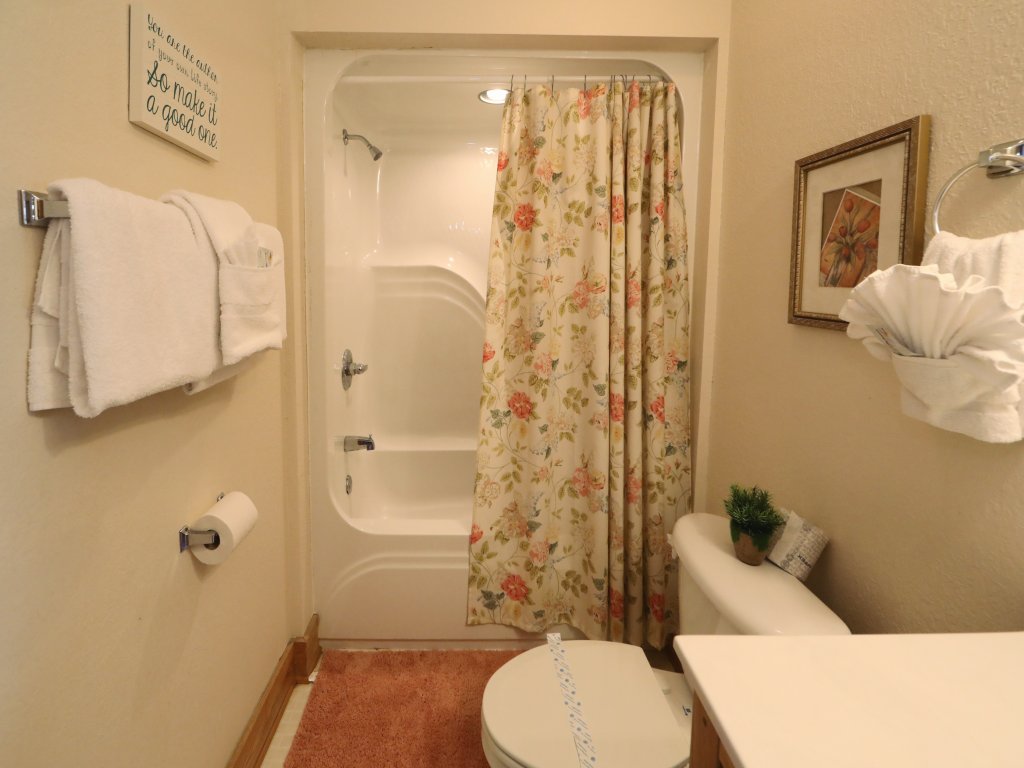 Spacious Chalet for your Mountain Retreat Vacation Rental in Pigeon Forge - RedAwning