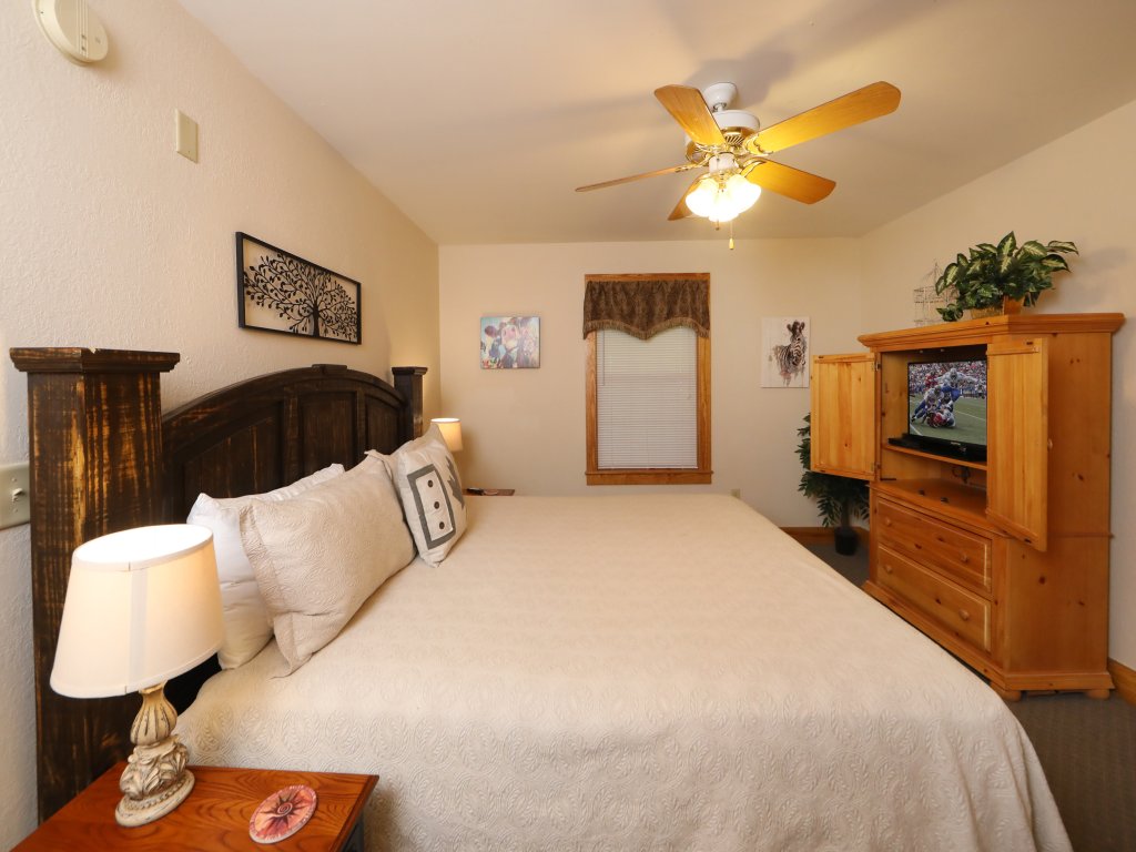 Spacious Chalet for your Mountain Retreat Vacation Rental in Pigeon Forge - RedAwning