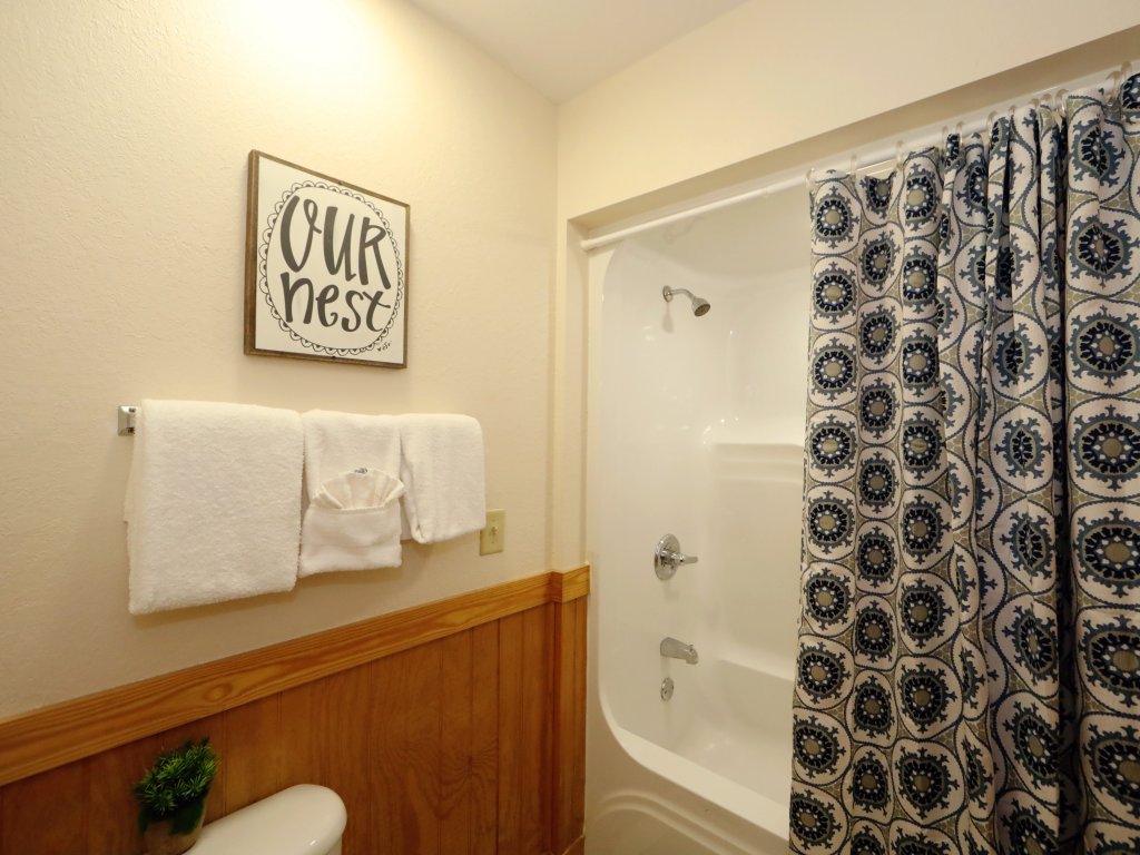 Spacious Chalet for your Mountain Retreat Vacation Rental in Pigeon Forge - RedAwning