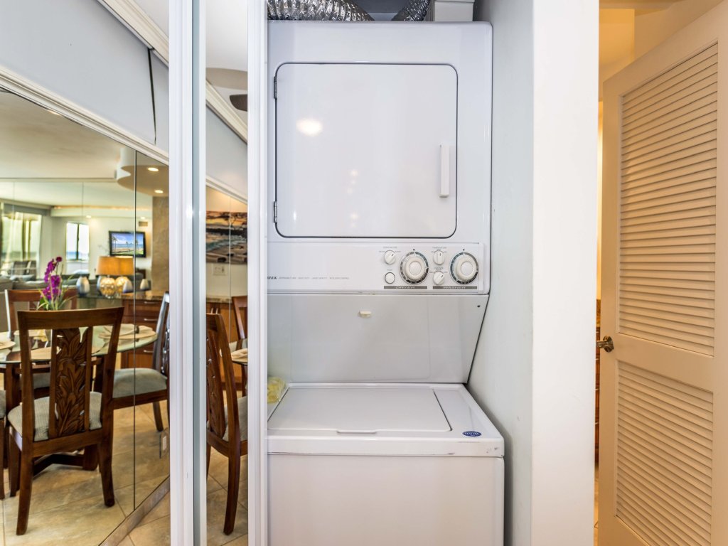 Royal Kahana 409 1 Bedroom Condo Vacation Rental in Lahaina - RedAwning