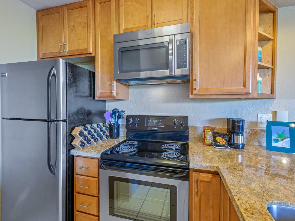 Kaanapali Shores 422 1 Bedroom Condo Vacation Rental in Lahaina - RedAwning