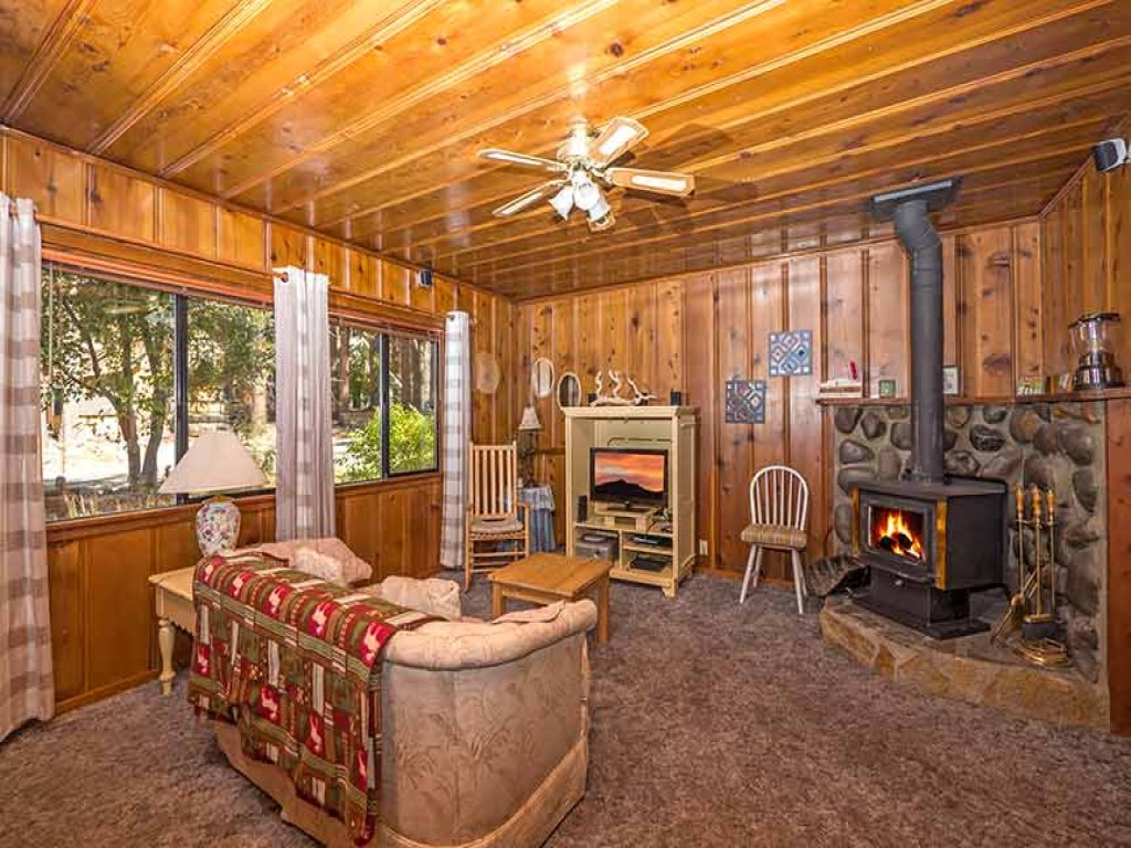 1198 Carson Avenue Vacation Rental in California - RedAwning