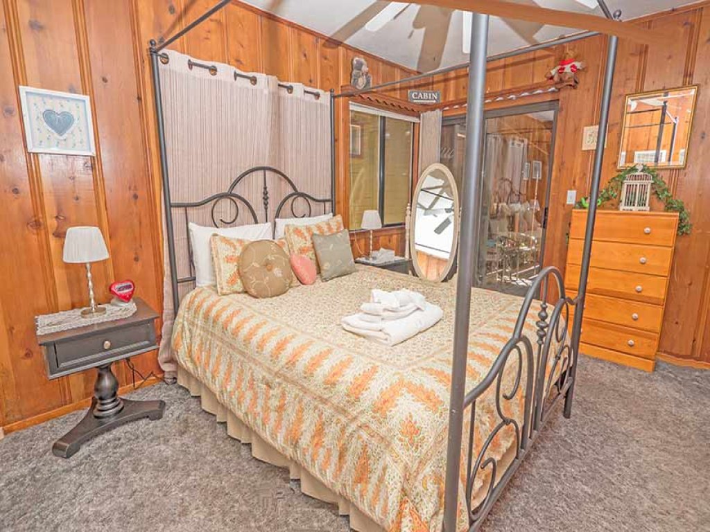 1198 Carson Avenue Vacation Rental in California - RedAwning