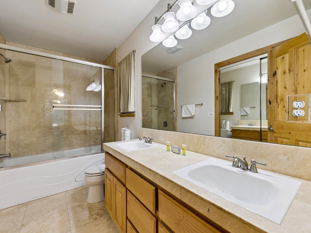 1800 High Meadow Trail Vacation Rental in California - RedAwning