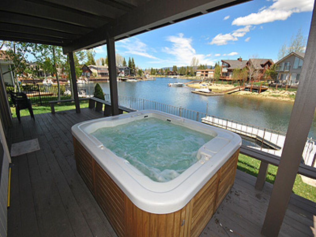 2085 Slalom Court Vacation Rental in California - RedAwning