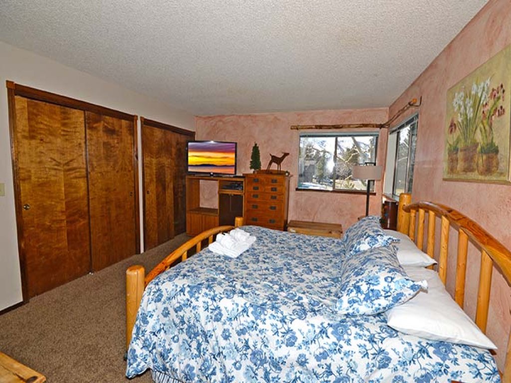 2085 Slalom Court Vacation Rental in California - RedAwning
