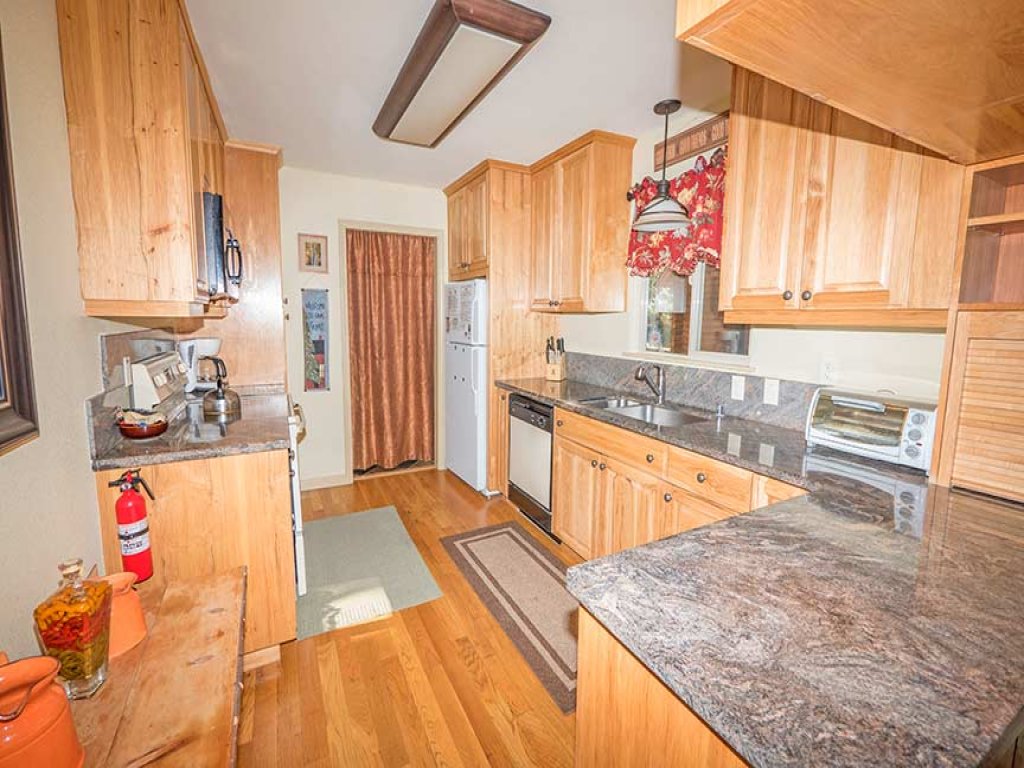 3614 Saddle Road Vacation Rental in California - RedAwning