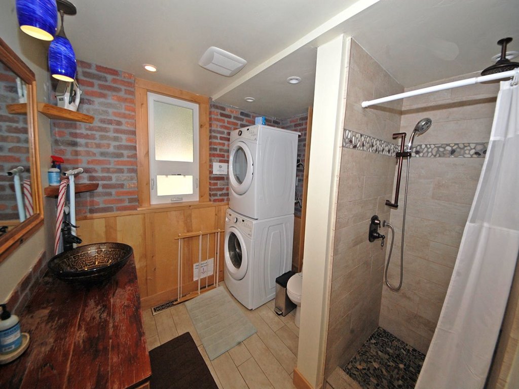 3826 Regina Vacation Rental in California - RedAwning