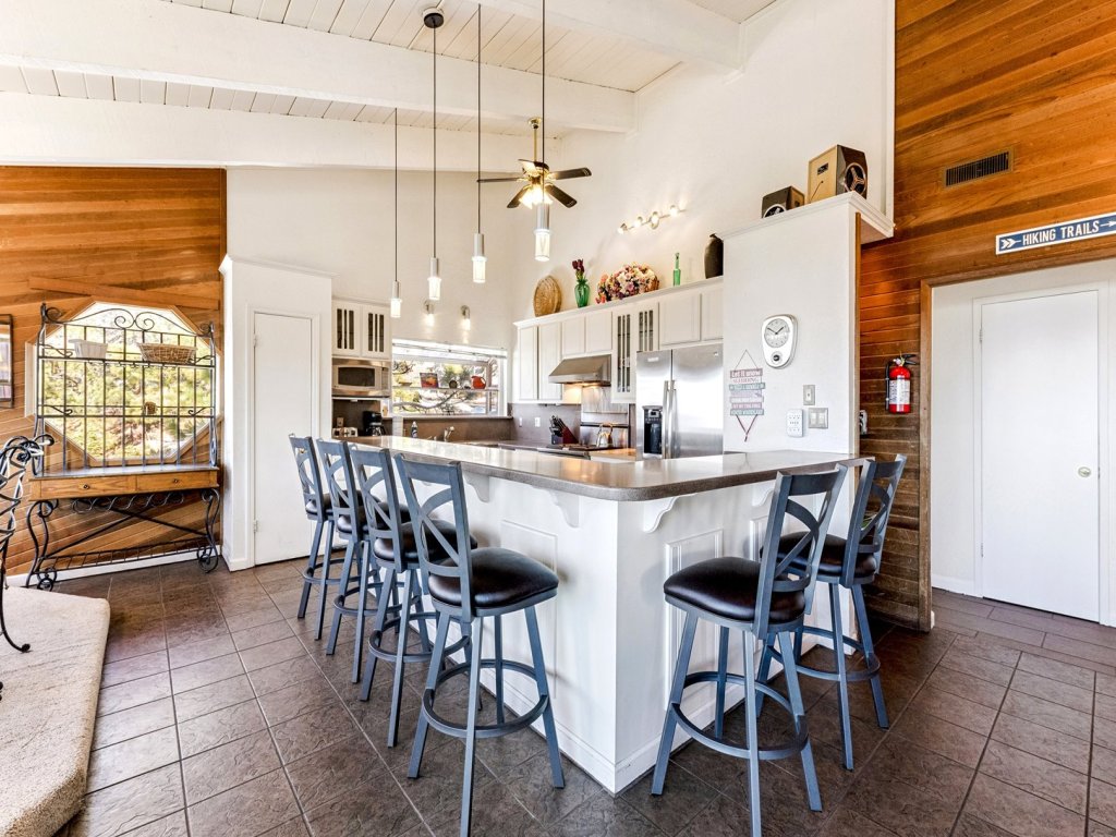 4192 Saddle Road Vacation Rental in California - RedAwning