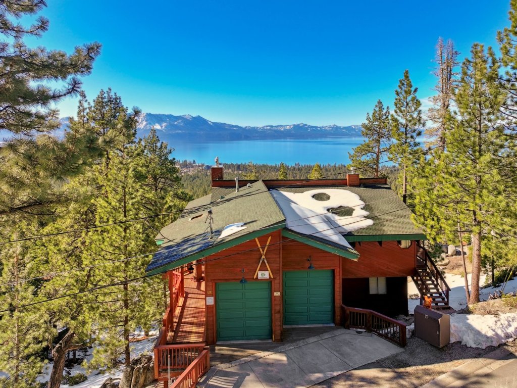 4192 Saddle Road Vacation Rental in California - RedAwning