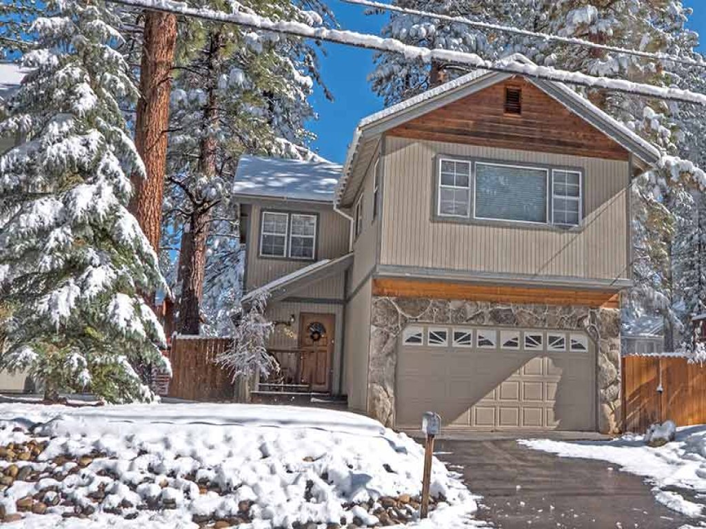 1209 Golden Bear Trail Vacation Rental in California - RedAwning