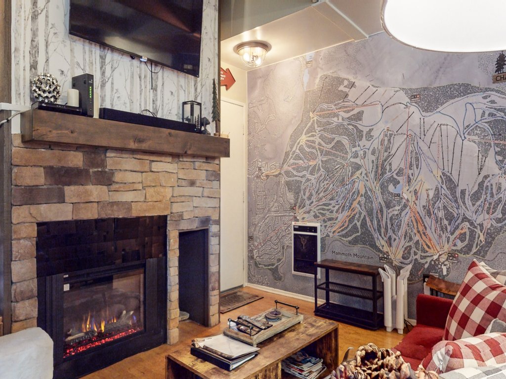 Bigwood 41 Cozy Mountain Cabin, Private Washer Dryer, 1 mile to Eagle Lodge Vacation Rental in Mammoth Lakes - RedAwning