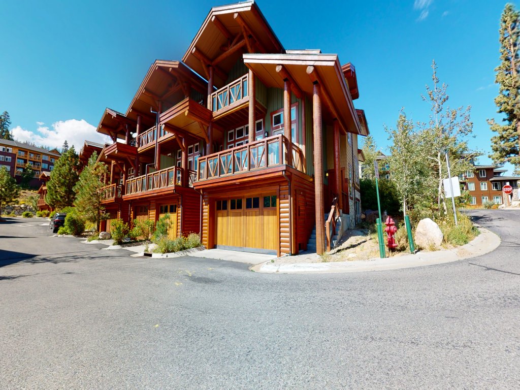 Juniper Crest 1 Private and Modern, Mountain Views, Walk to Eagle Lodge Vacation Rental in Mammoth Lakes - RedAwning