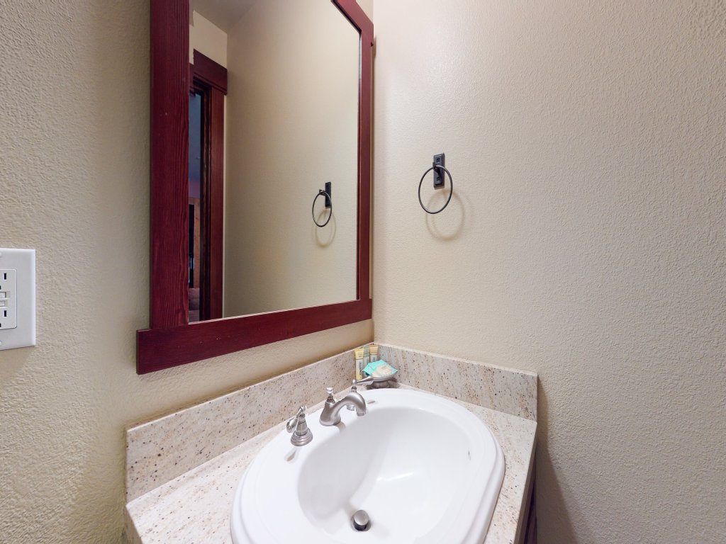 Juniper Crest 1 Private and Modern, Mountain Views, Walk to Eagle Lodge Vacation Rental in Mammoth Lakes - RedAwning