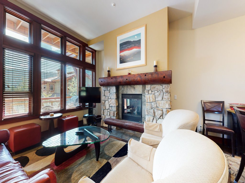 Juniper Crest 1 Private and Modern, Mountain Views, Walk to Eagle Lodge Vacation Rental in Mammoth Lakes - RedAwning
