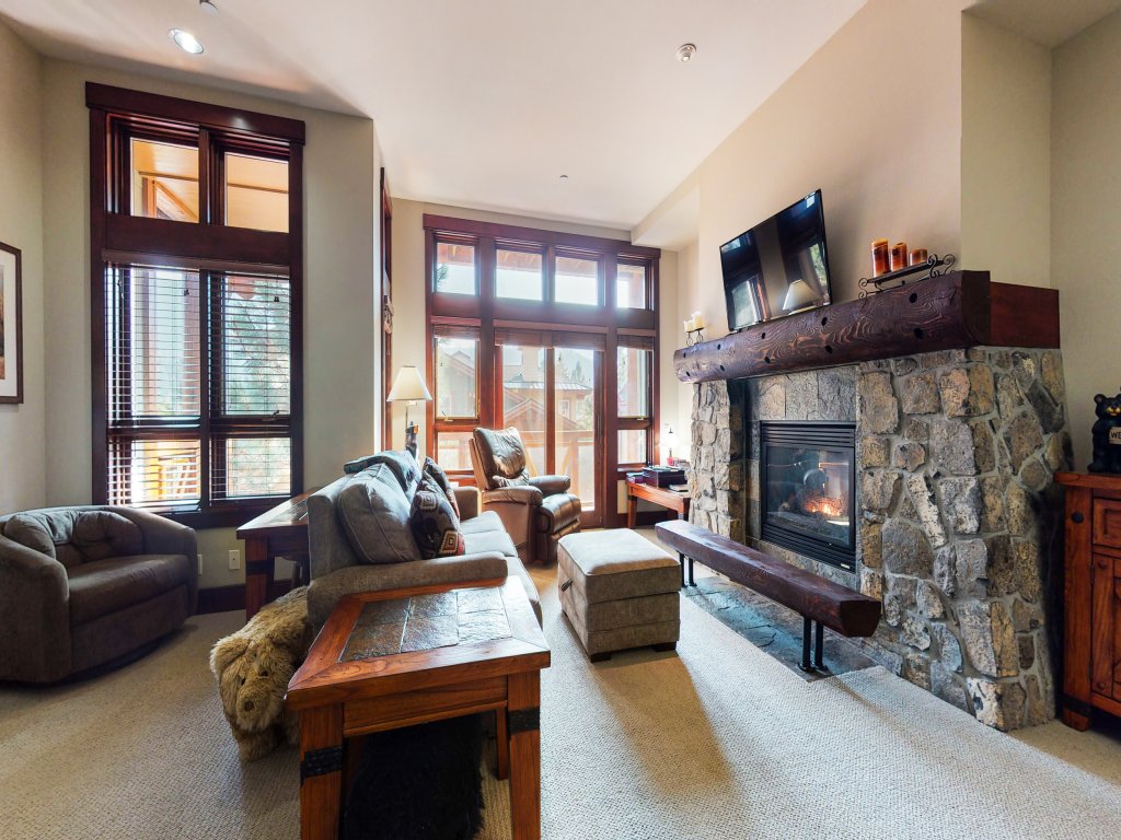 Juniper Crest 6 Luxury Home, Walk to Eagle Lodge and Gorgeous Mountain Views Vacation Rental in Mammoth Lakes - RedAwning