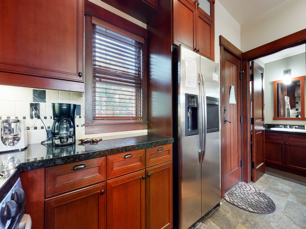 Juniper Crest 6 Luxury Home, Walk to Eagle Lodge and Gorgeous Mountain Views Vacation Rental in Mammoth Lakes - RedAwning